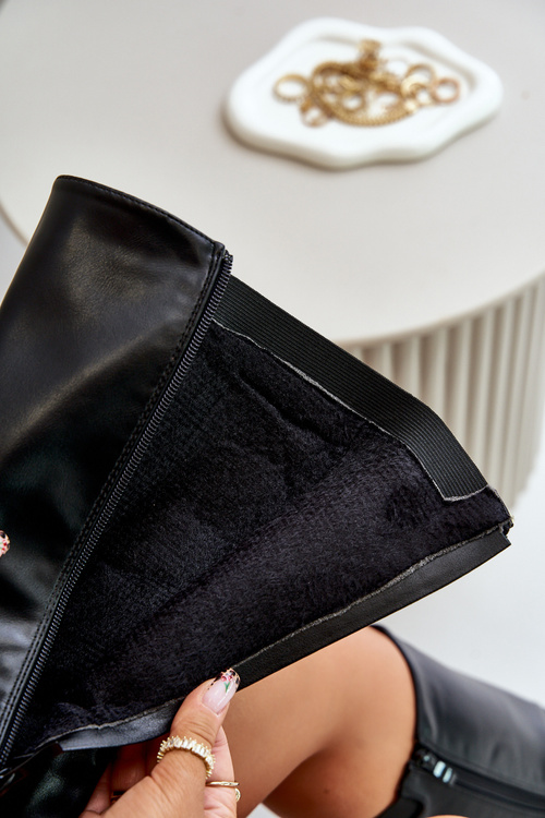 Dámske zateplené čižmy na plochom podpätku so zlatou sponou čierne Arsisna