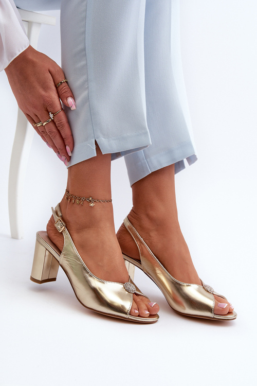 Elegantné sandále na opätku s ozdobou Zlaté Trasea