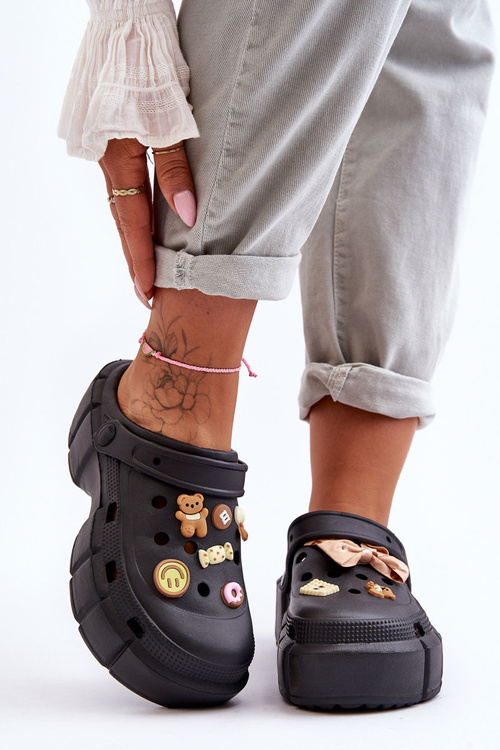 Dámske penové žabky s čiernymi dekoráciami Marlett