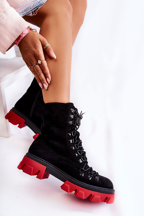 Izolované semišové topánky zviazané čierne a červené pierro