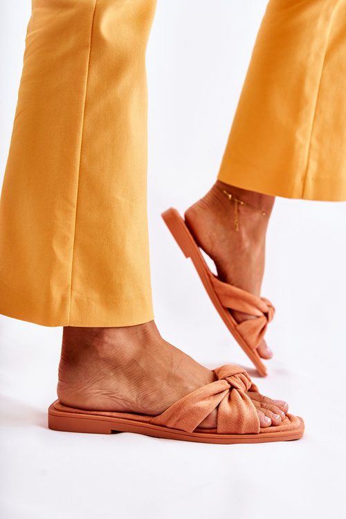 Dámske módne semišové oranžové žabky Lorrie