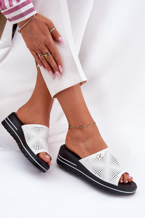 Dámske kožené šľapky na klíne Vinceza 41477 biele