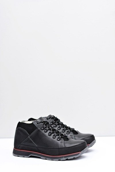 Pánske topánky čierne izolované trafšie