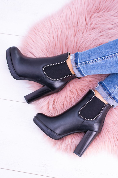 Black Slip -up Boots na príspevku Bernatt