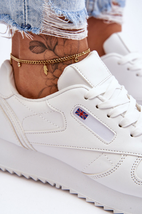 Kožené športové topánky priviazané na platforme White Merida