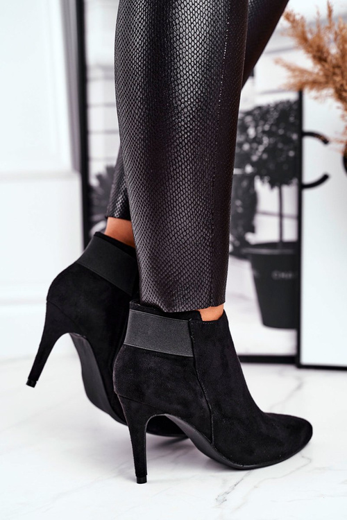 Čierne topánky žien na vysokom podpätku