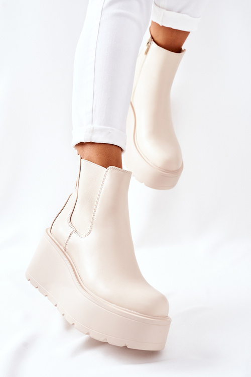 Izolované béžové montiano topánky