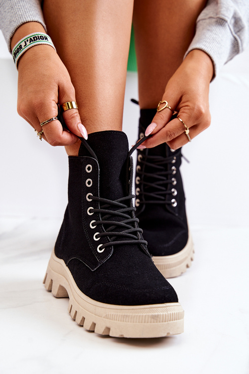 Semišove Boty Se Zavazováním Černe Hurricane