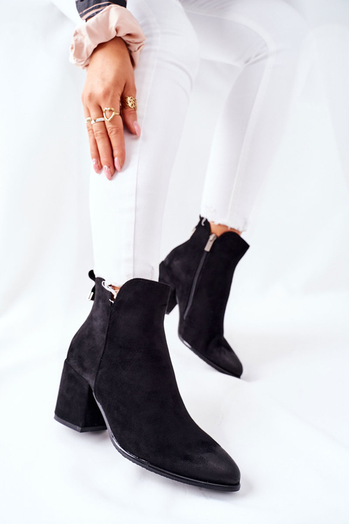 Dámske topánky na čiernom Carrick Suede Post