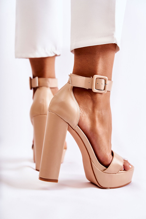 Kožené sandále na béžovom medanos