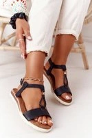 Čierna || Odtiene hnedej a béžovej