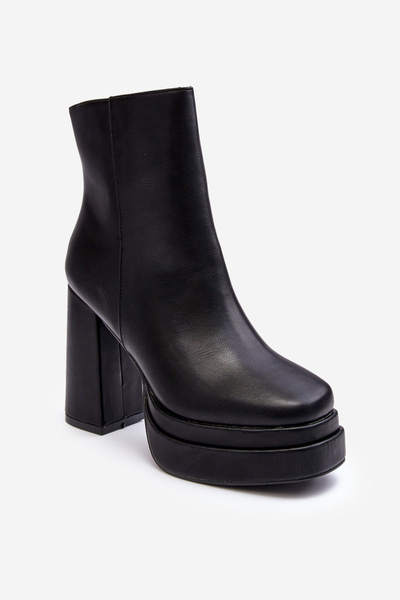 Dámske topánky na vysokom stĺpe a čiernej platforme Sandstra