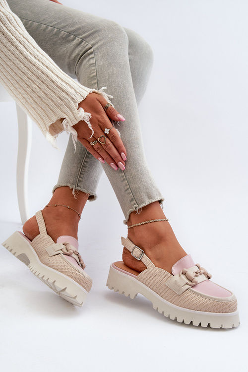 Dámske sandále na plochej podrážke s ozdobou béžové D&A MR38-656