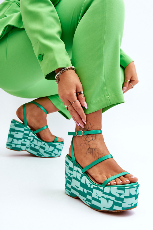 Módní sandály na klínu se vzory Zelene Claria