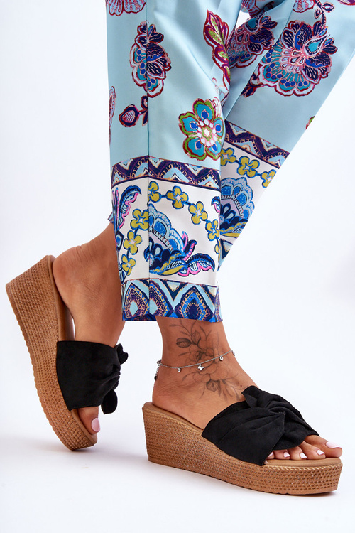 Dámske čierne kliny papuče