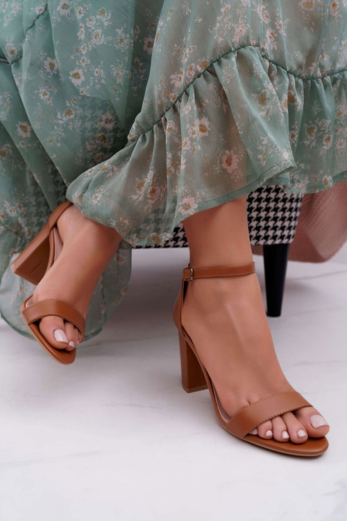 Dámske sandále na klasickom príspevku Camel Fidži