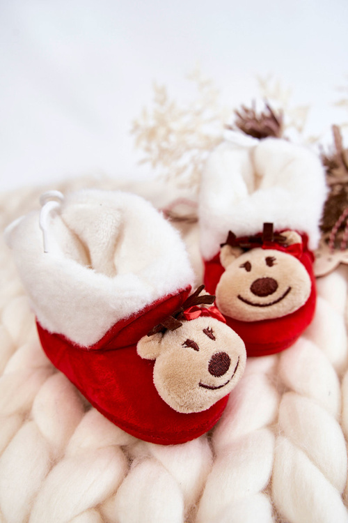 Izolovaný papky pre deti s sobom s červenou farbou