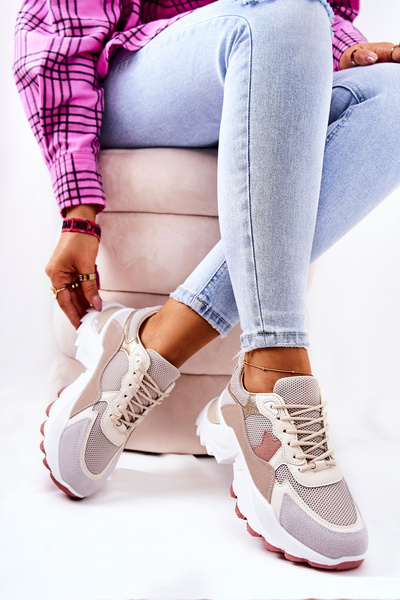 Alessia Sports Shoes na béžovej platforme