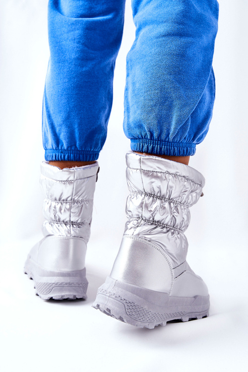 Ženské izolované snehové topánky so striebornou hviezdicou