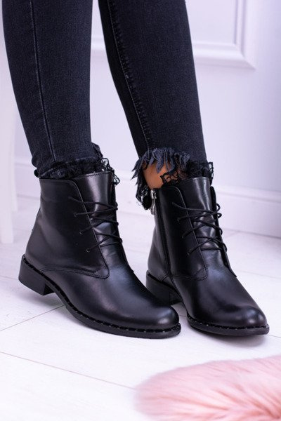 Izolované kožené čierne dámske topánky s čipkou Millano