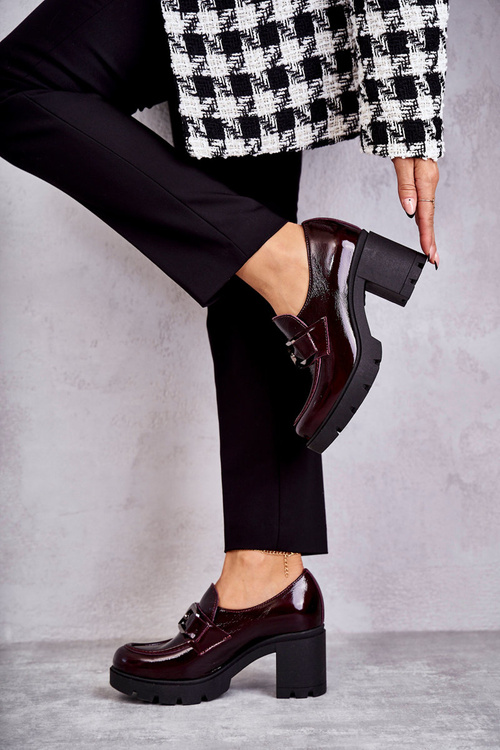 Elegantné topánky na stĺpi