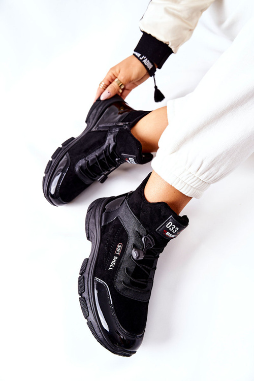 Vysoko kožené izolované športové topánky čierne zásluhy