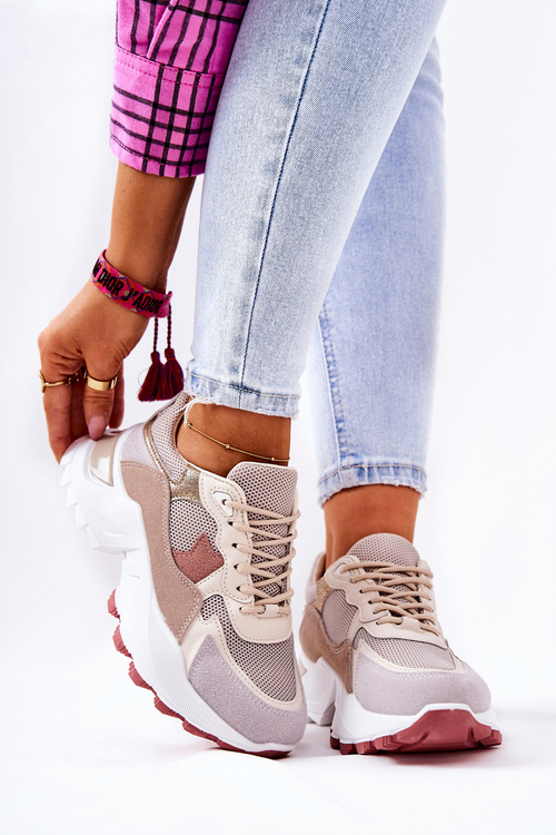 Alessia Sports Shoes na béžovej platforme