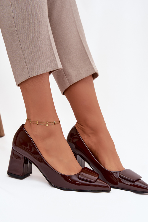 Lakované lodičky na opätku s dekoráciou čokoládové Isoline