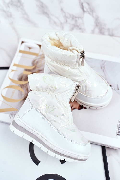 Detské snehové topánky izolované vlnenými bielymi bublami