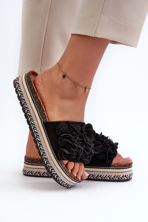 Dámske sandále na platforme s ozdobením kvetmi čierne Nodina