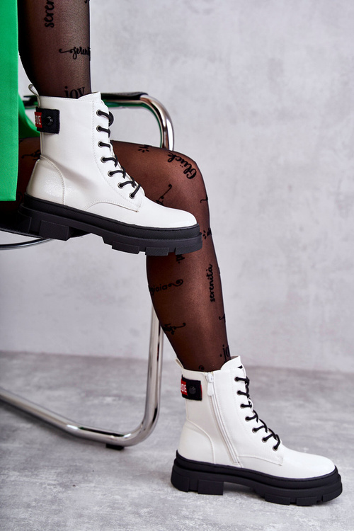 Dámské lakované boty šněrovací bílé Conny