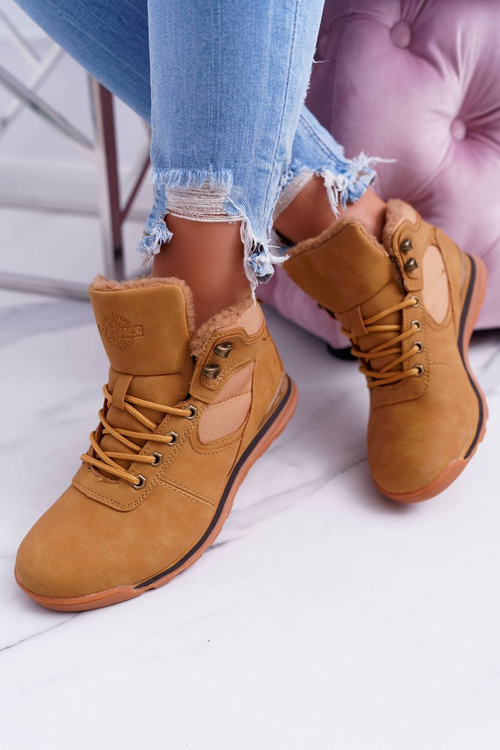 Trekking dámské béžové izolované boty Sheep