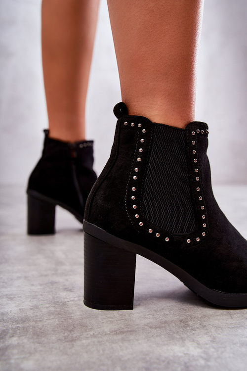 Semišové topánky s cvočkami na post Čiernej Kambii