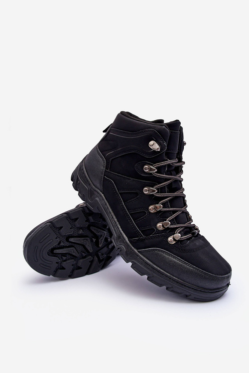 Pánske trekingové topánky izolované čierny kravský cowder