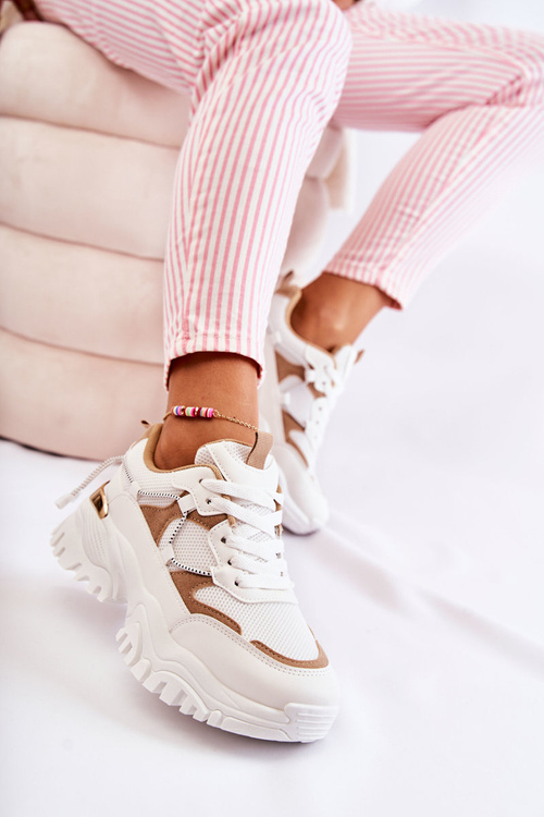 Módne materiálne športové topánky béžové a biele amariso