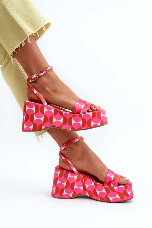 Vzorované sandály na platformě a klínku Fuksja Wiandia