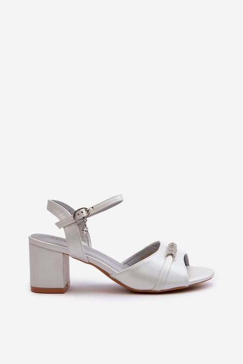 Dámske sandále z ekokože na opätku so striebornými ozdobami Narhi