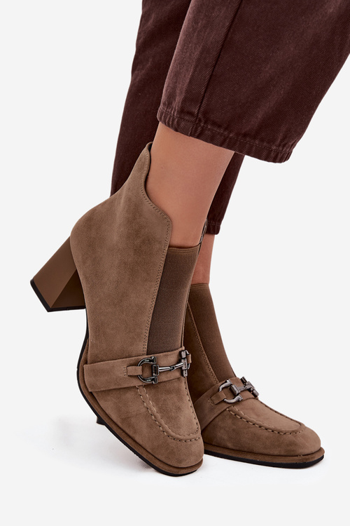 Dámske členkové topánky z prírodného semišu na podpätku Artiker 57C0221 béžové