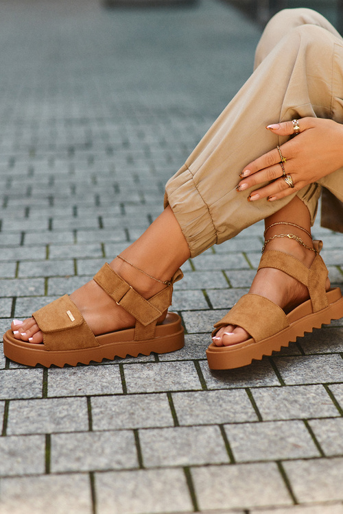 Dámské semišové sandály na platformě Big Star NN274705 Hnědé