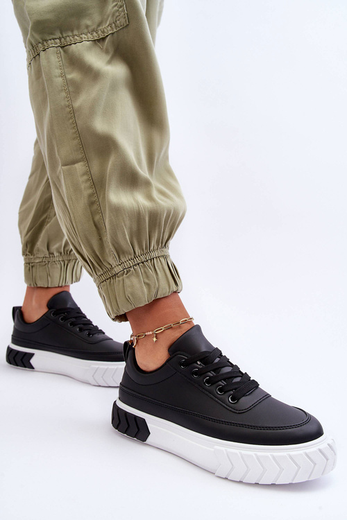 Klasické športové topánky na čiernej a bielej platforme Nannzie