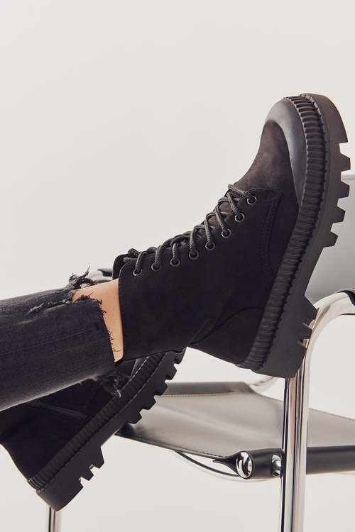 Semišové topánky na čiernej