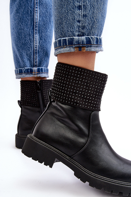 Dámske topánky s bytmi s čiernou slušnou