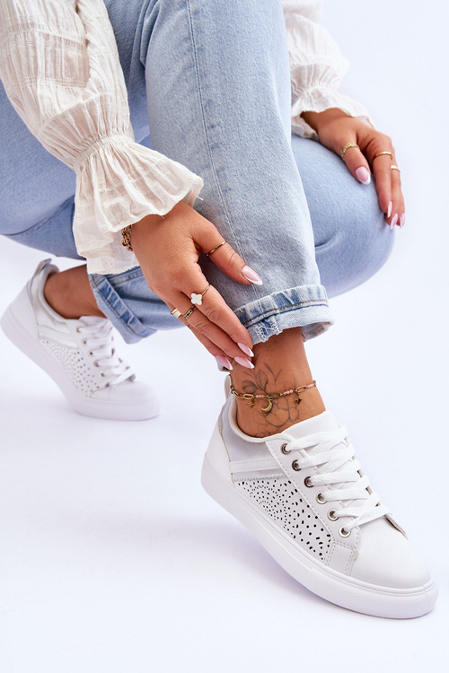 Klasické športové topánky s otvoreným vzorom biele a strieborné šťastnejšie