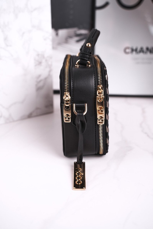 Dámská Kabelka NOBO NBAG-J2530-CM23 černá Zlatá