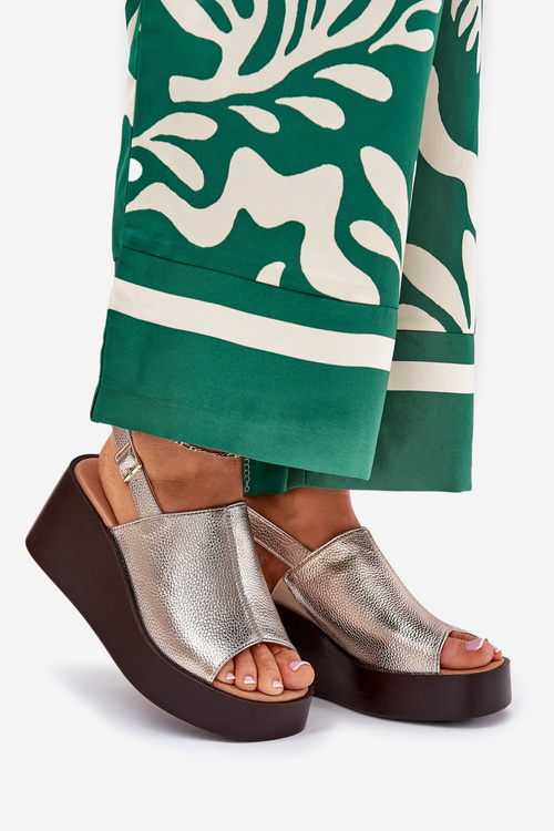 Dámske Sandále Z Eko Kože Na Platforme A Opätku Zlaté Leaniria