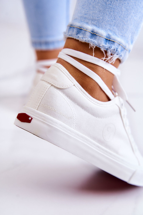 Dámske materiálne tenisky krížové džínsy jj2r4050c biele