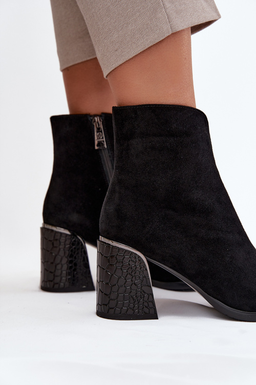 Semišové dámské kotníkové boty na podpatku s rytím zateplené Vinceza 66801 černé