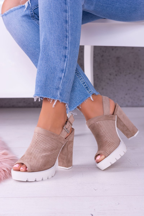 Lu Boo Béžové semišové sandály na baru Emare