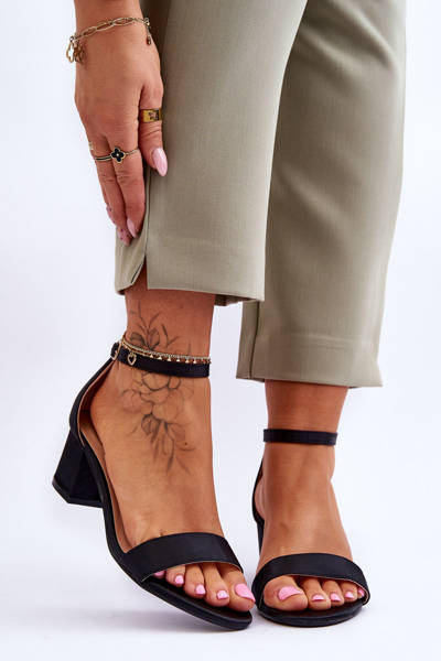 Saténové sandály na nízkém podpatku Černá Juliet