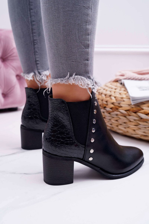 Vysoké podpätky žien s čiernou priehľadom s gumou